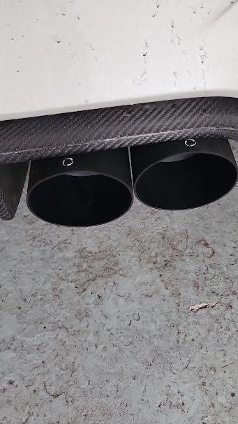 Load image into Gallery viewer, RS Ghigo 3.85&quot; Billet Black Exhaust Tips (BMW M2C, M3, M4 F80, F82, F83 F87)
