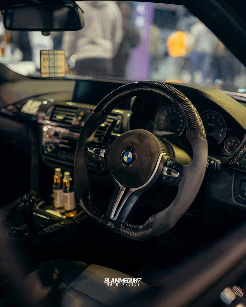 Load image into Gallery viewer, BMW FXX CARBON FIBRE / ALCANTARA FLAT BOTTOM STEERING WHEEL
