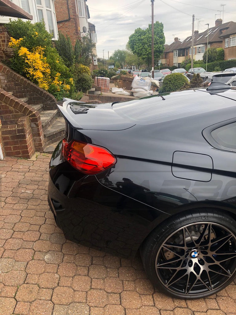 Load image into Gallery viewer, BMW M4 F82 CARBON FIBRE SPOILER - V STYLE - CT Carbon
