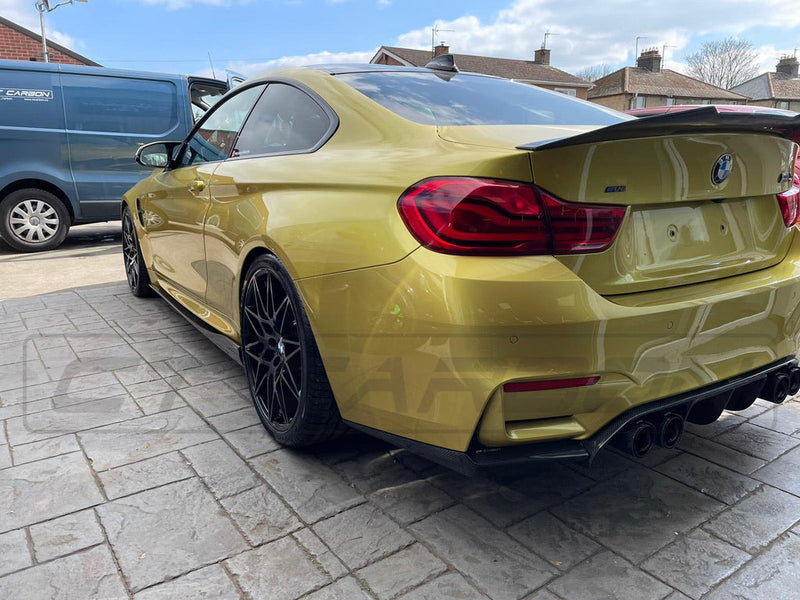 Load image into Gallery viewer, BMW M3/M4 (F80 F82 F83) CARBON FIBRE SIDE SKIRTS - 3D STYLE
